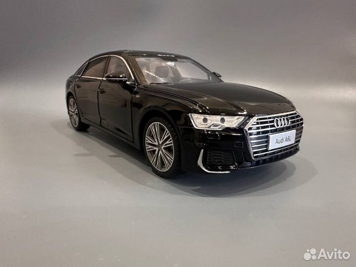 Продаю модель масштаба 1:18 Audi A6 L