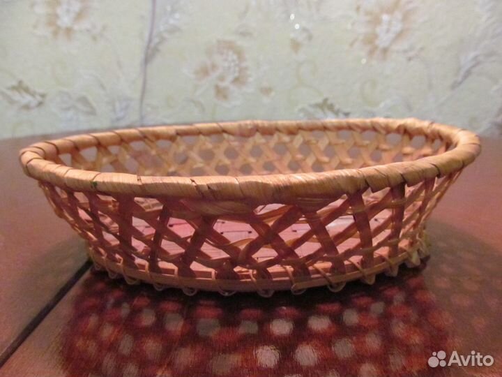 Изделия сувенирные деревянные и из соломки