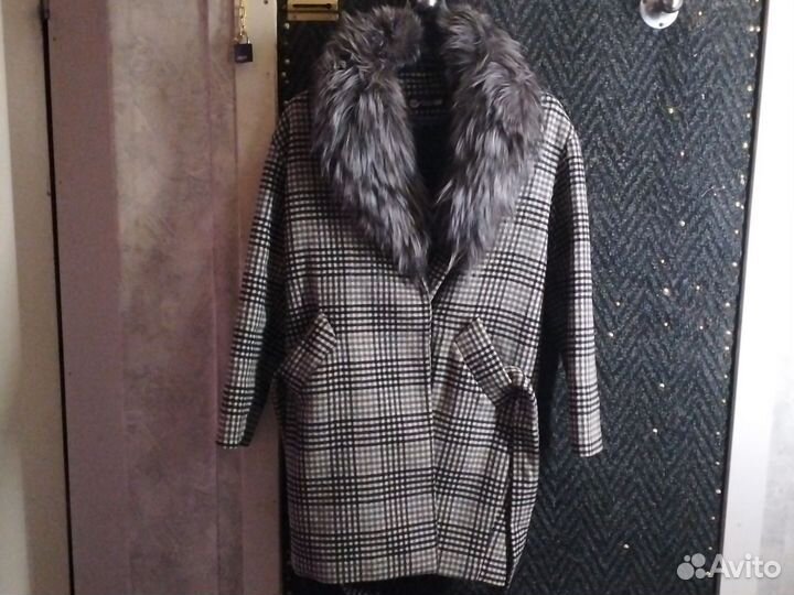 Пальто женское зимнее с мехом 46