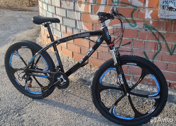 Велосипед на литых дисках BMW