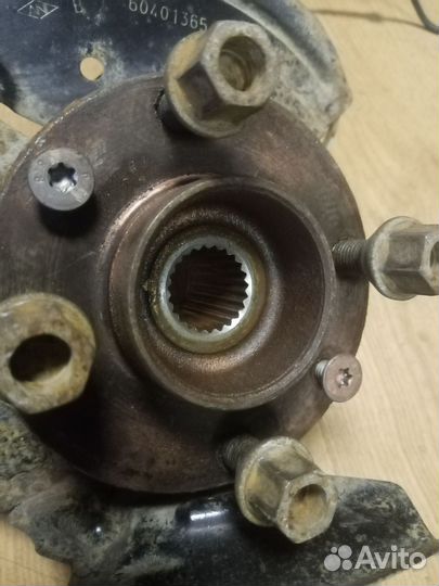 Правый поворотный кулак Лада Ларгус cross 21129