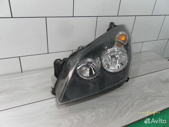 Фара передняя левая Opel Astra H