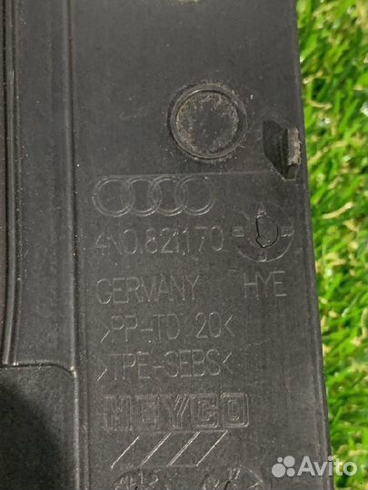 Уплотнитель крыла правый Audi A8 D5