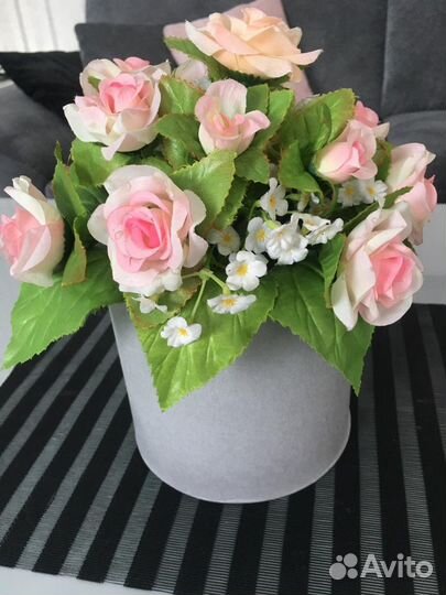 Цветы ромашки розы и зелень искусственная