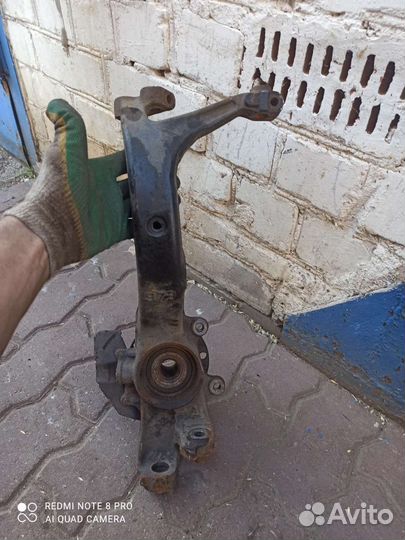 Ауди А4 (В5) Пассат В5 Кулак правый 8D0 407 258S