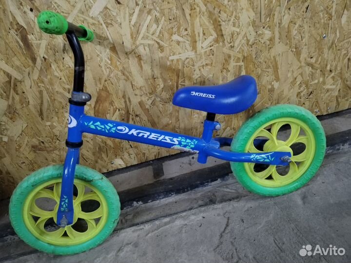 Продам беговел