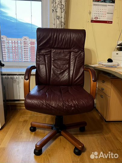 Офисное кресло руководителя бу
