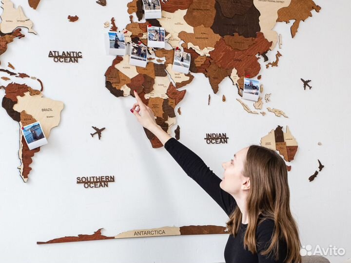 Настенная карта мира из дерева