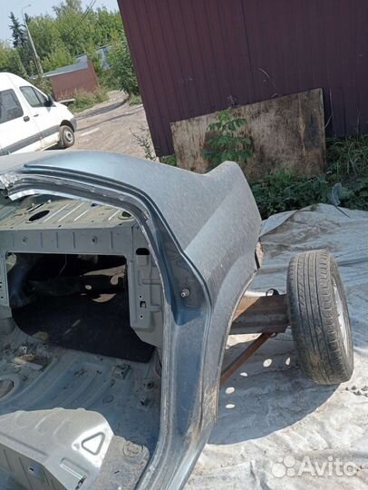 Задняя часть кузова Рено Логан 1