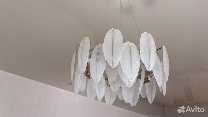 Люстра новая