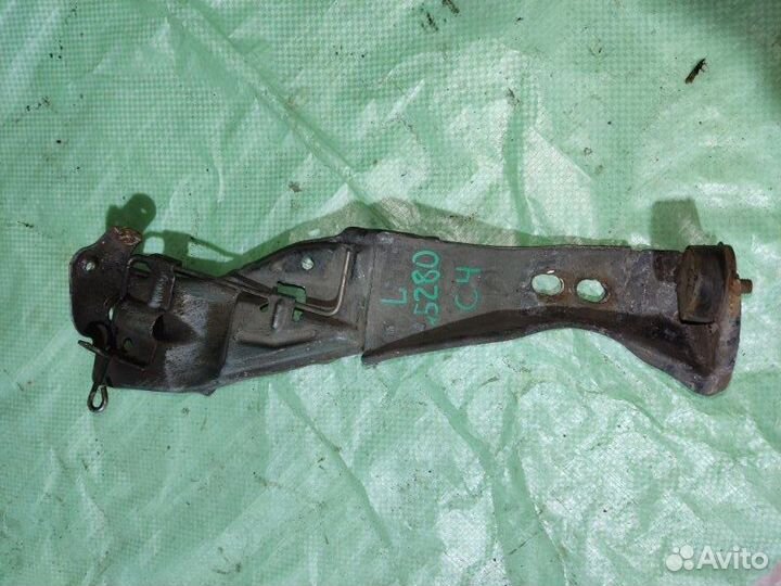 Замок капота левый Audi 100 седан 2.5 AAT 1991