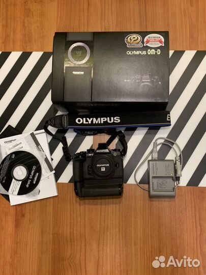 Фотоаппарат Olympus OM-D E-M1 тушка + Объектив Oly