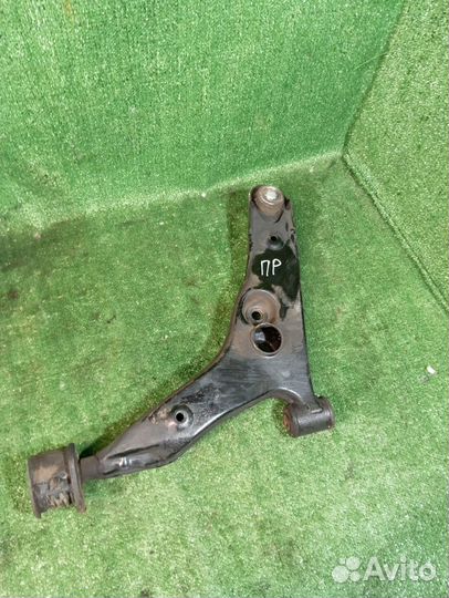 Рычаг передний правый Mitsubishi Carisma