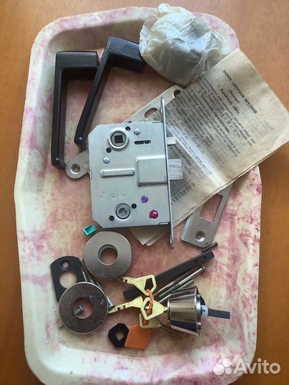 Дверной замок врезной