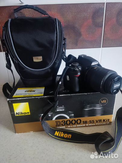 Nikon D3000 зеркалка в идеале пробег 5700 кадров