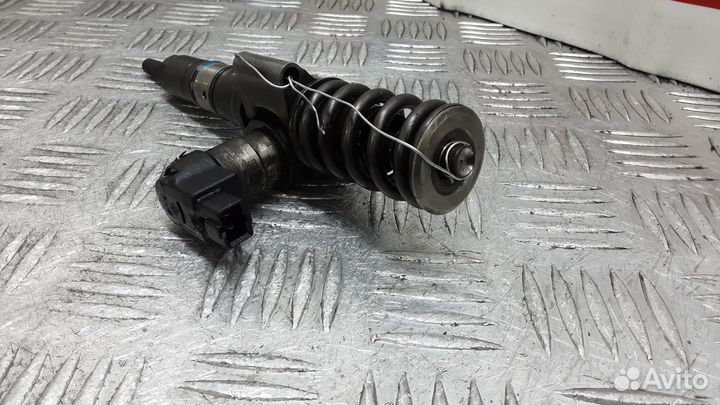 Форсунка дизельная volkswagen passat B6 2005-2009