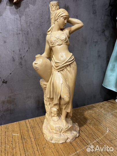 Статуэтка из кости 