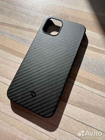 Чехол Pitaka на iPhone 12