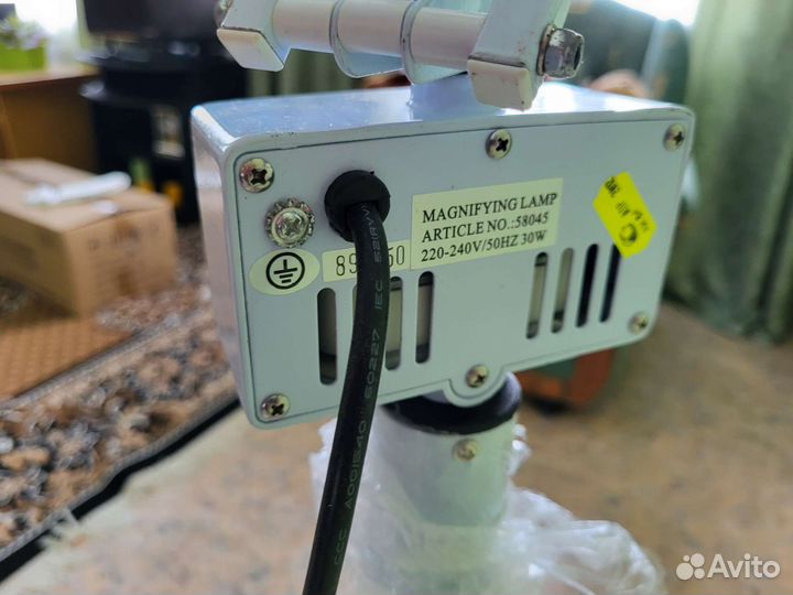 Лампа-лупа на штативе 5 крат. на колесах