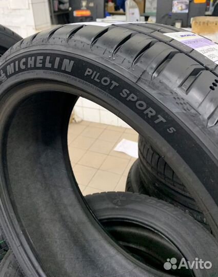 Michelin Pilot Sport 5 225/45 R19