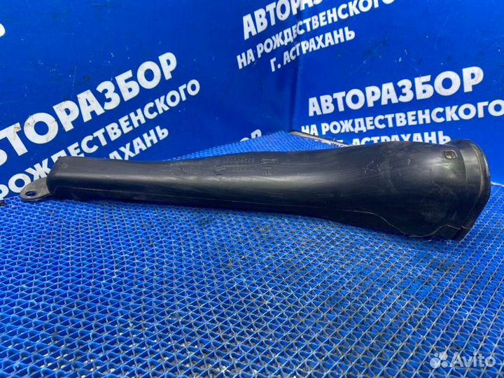 Воздуховод Opel Astra H седан 2008