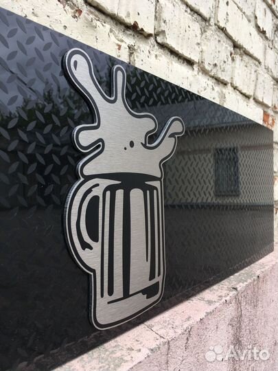 Деревянные таблички с логотипом бренда