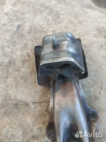 Кронштейн двигателя Volkswagen Passat B2