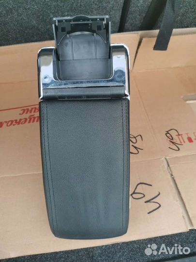 Подлокотник на Nissan