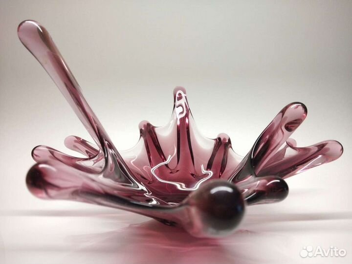 Ваза необычной формы, украшение интерьера