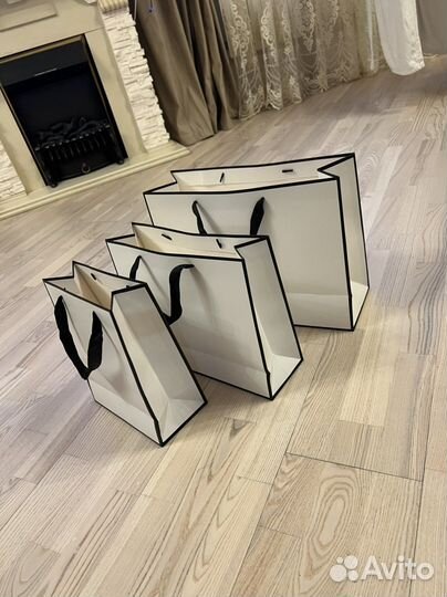 Новый бумажный пакет тревдый подарочный белый 45