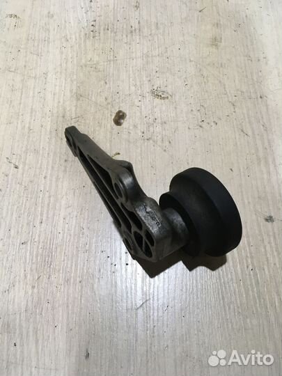 Кронштейн двигателя передний Ауди A6 C5 2.8 AMX