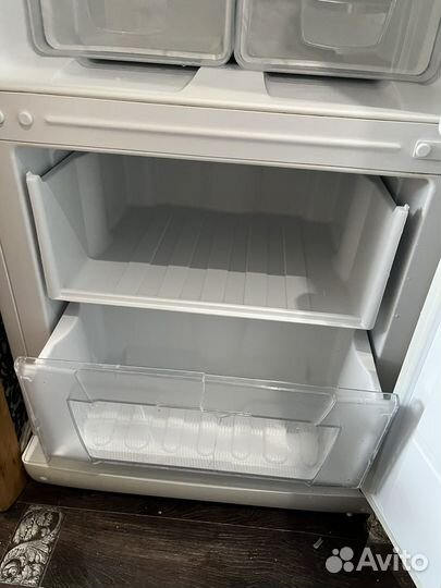 Холодильник indesit