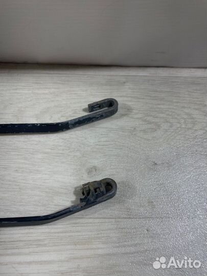 Дворник лобового стекла передний Renault Sandero