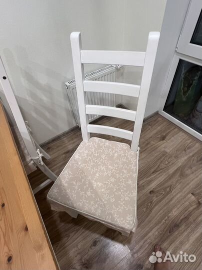 Кухонный стол и стулья