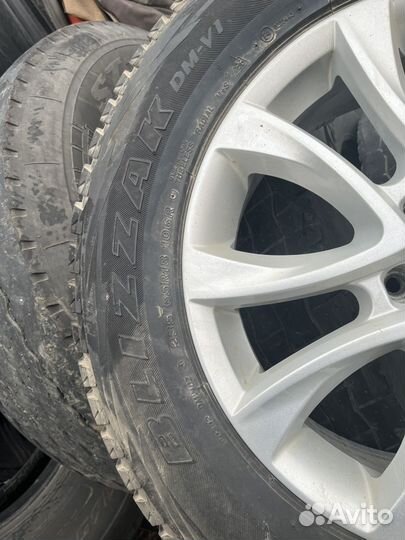 Bridgestone Blizzak DM-V1 235/65 R18 106