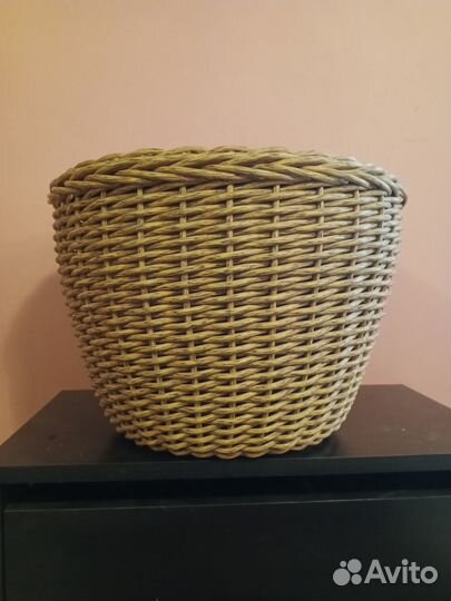 Кашпо из искусственного ротанга