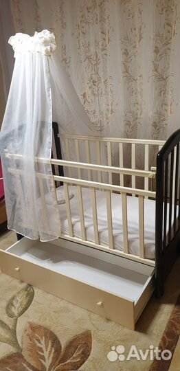 Детская кроватка с маятником Алита и матрасом