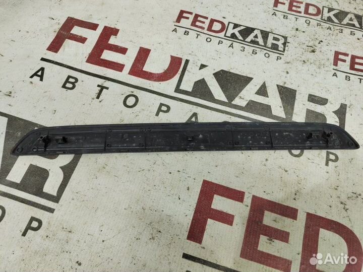 Накладка на порог салона передняя левая Toyota