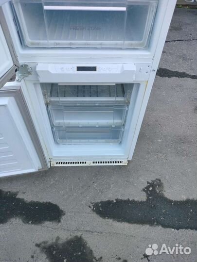 Холодильник по запчастям встроинный Аристон