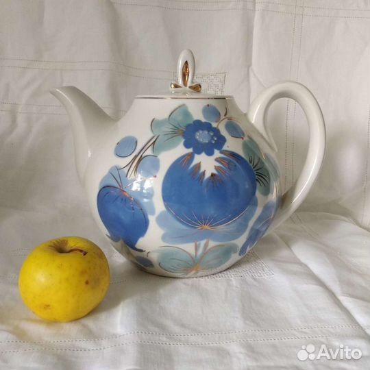 Бокалы, чайник, чашки, сервиз