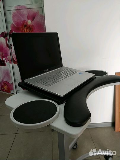 Столик для ноутбука