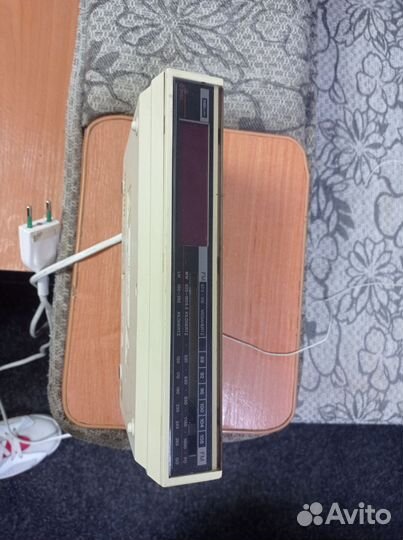 Радиочасы Philips 1970