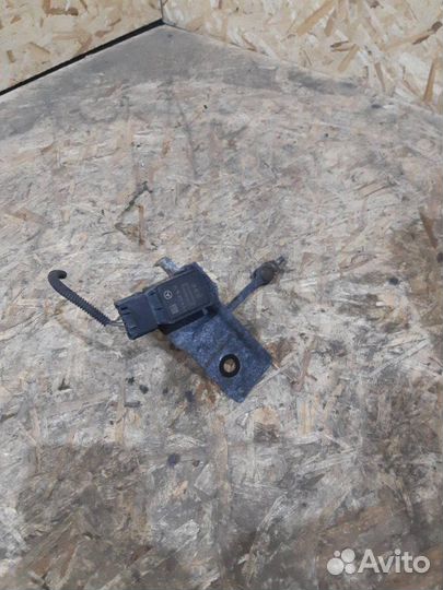 Датчик высоты дорожного просвета передний правый