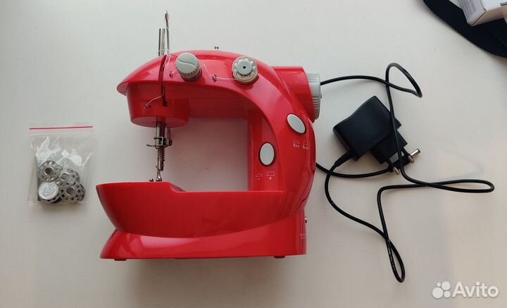 Швейная машинка Помощница