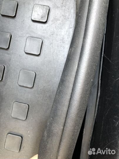 Уплотнительные резинки передних дверей mercedes