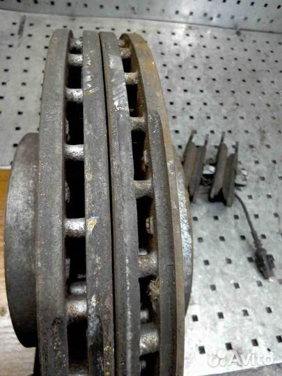 Диск тормозной передний Volkswagen Golf