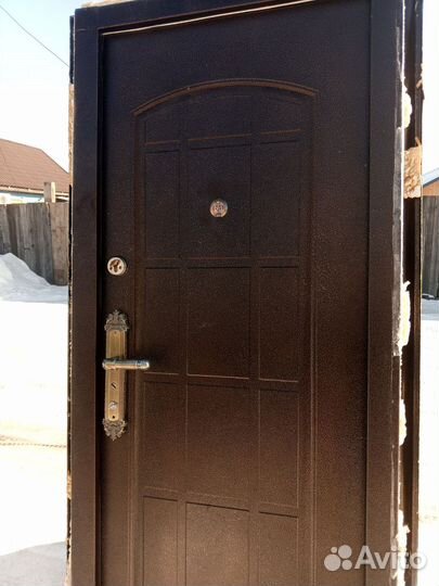 Дверь входная металлическая