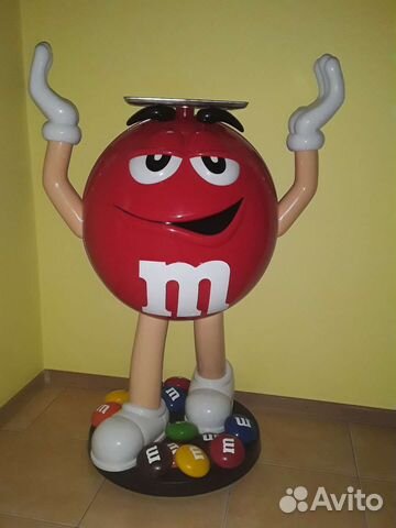 Огромный M&M's