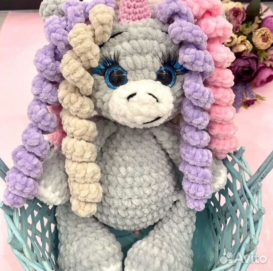 Вязаная игрушка единорог
