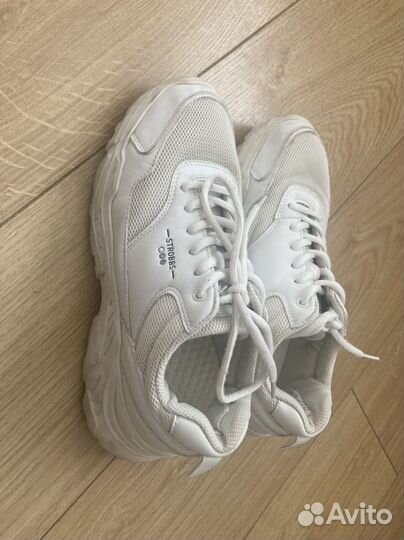 Кроссовки женские